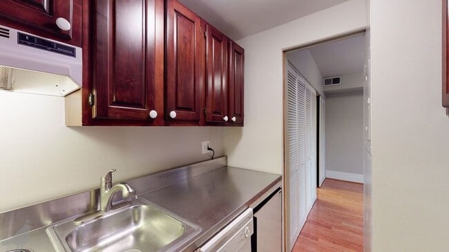 Building Photo - 2032 16th St NW