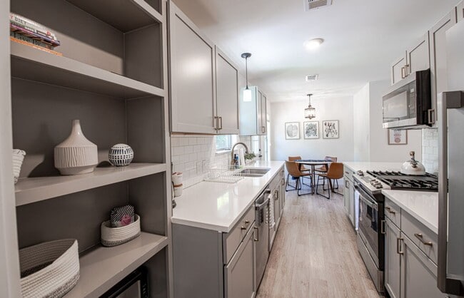 Building Photo - Charming 3/1 South Congress Retreat!