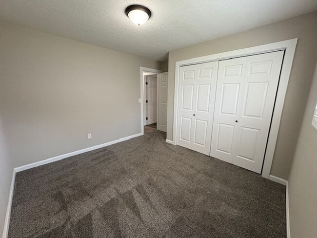 Building Photo - Beautifully Updated 2-Bedroom Duplex with ...