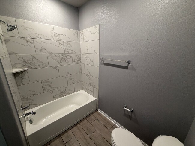 Building Photo - 3923 Gervasi