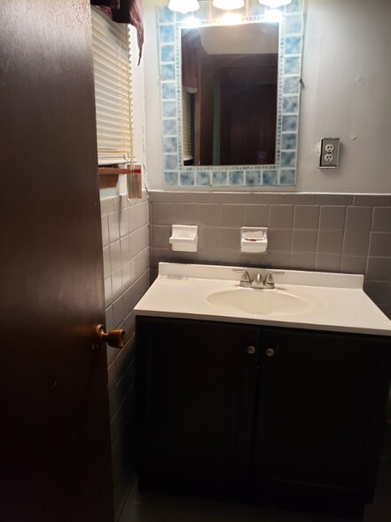 Building Photo - 1602 Ashdale Rd