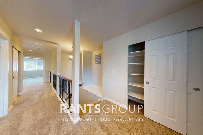 Building Photo - 3 Car Garage! Private Beach Access! Fantastic Location! I5 & shopping only 5 minutes away!