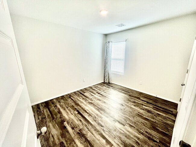 Building Photo - 1208 Clydesdale Dr