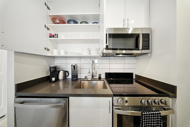 Building Photo - 899 Pine St