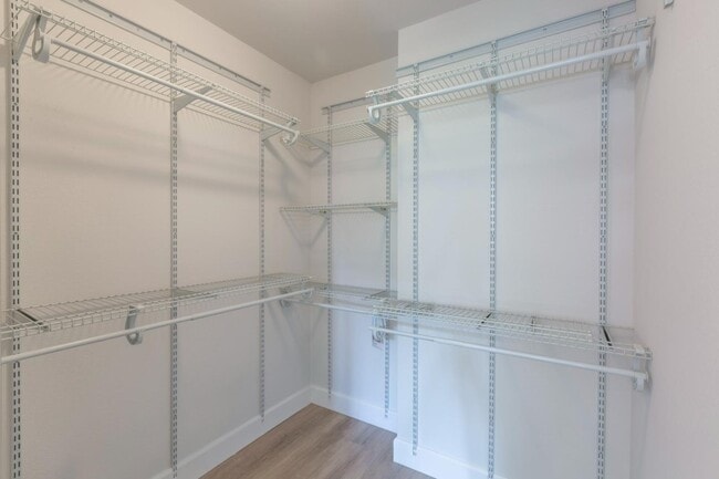 Building Photo - 1025 Shell Blvd