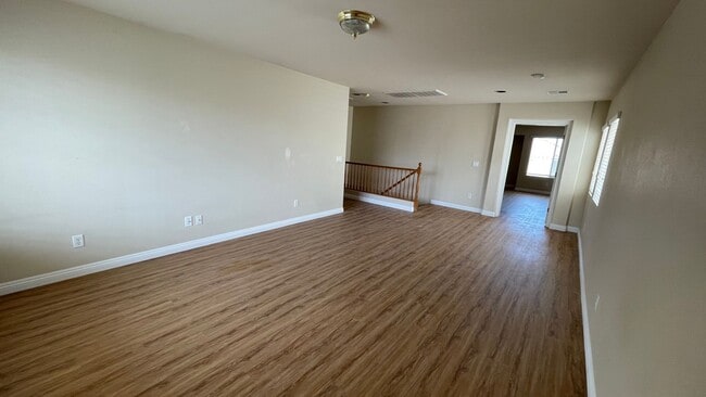 Building Photo - 2 STORY, 2,729 SQ FT HOME, 4 BEDROOMS, 3 BATHROOMS, A LOFT AND A 2 CAR GARAGE IN HENDERSON