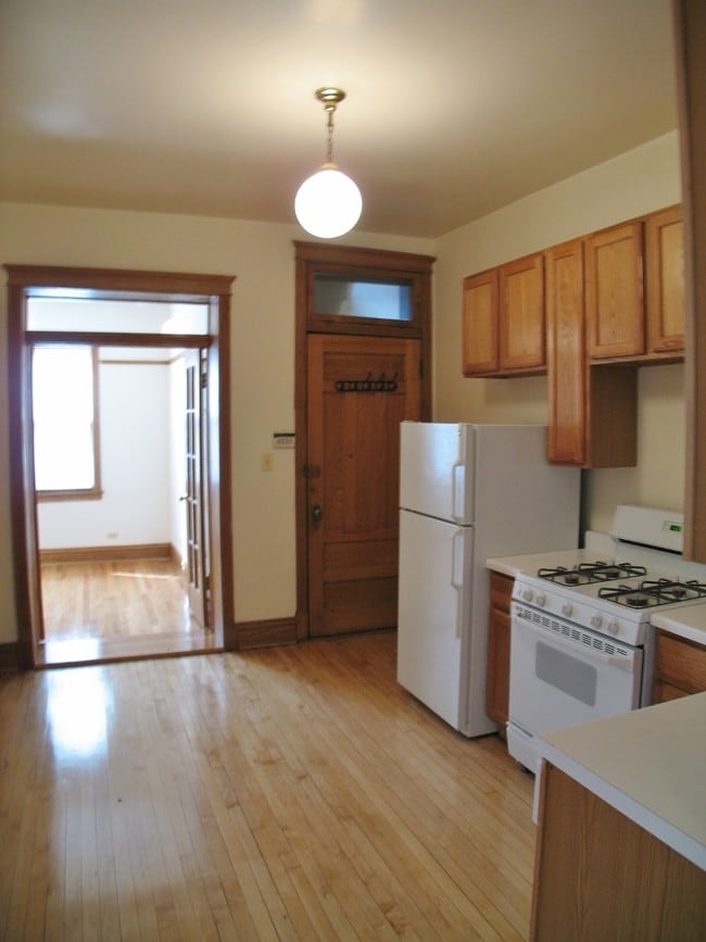 Building Photo - 3824