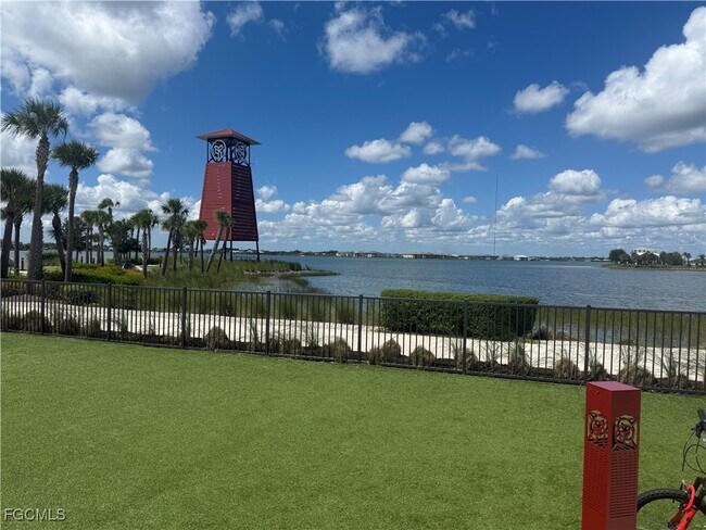 Building Photo - 15285 Grn Acrs Ave