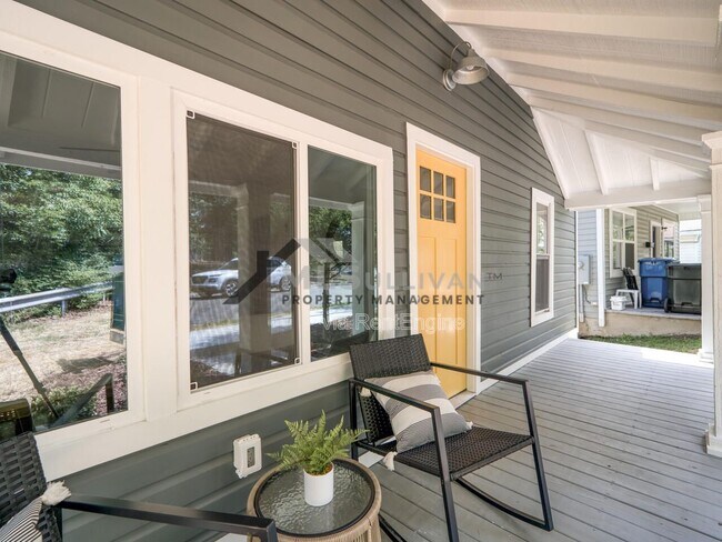 Building Photo - 1010 Cole St