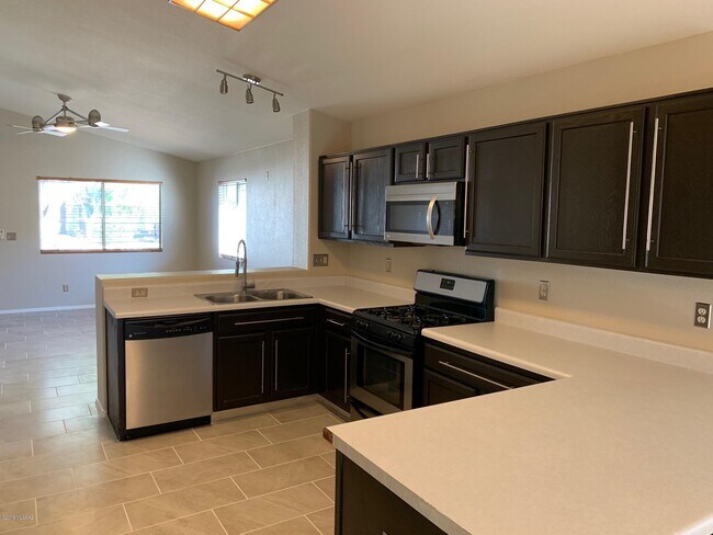 Building Photo - 8824 S Desert Rainbow Dr
