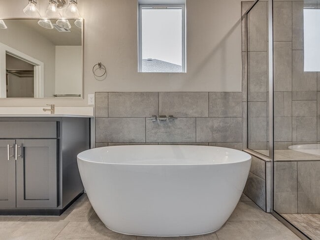 Building Photo - Beautiful home in Edmond