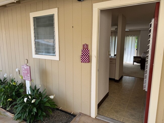 Building Photo - 95-1050-1050 Maka?ika?i St