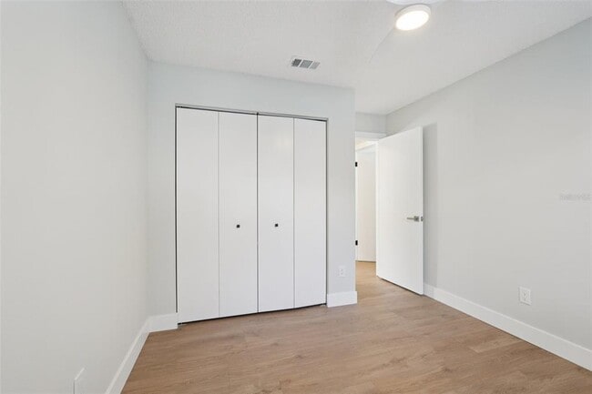 Building Photo - 123 Edgewater Cir