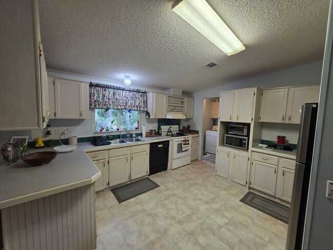 Building Photo - Hidden Gem - Vacation Home