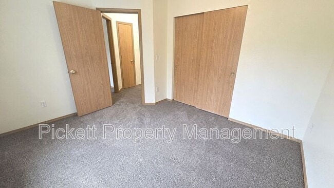 Building Photo - 2122 Tidepool Pl E