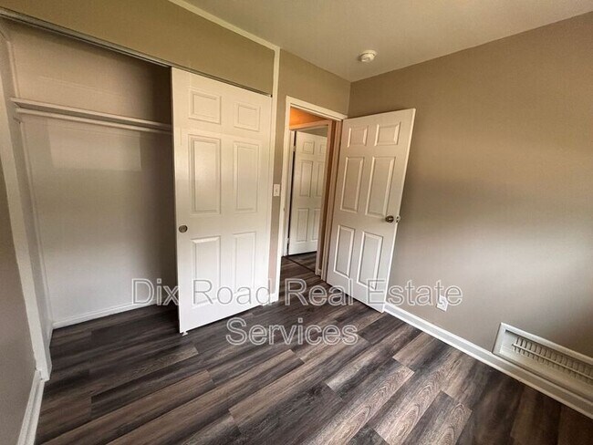 Building Photo - 3737 Runyon Ave