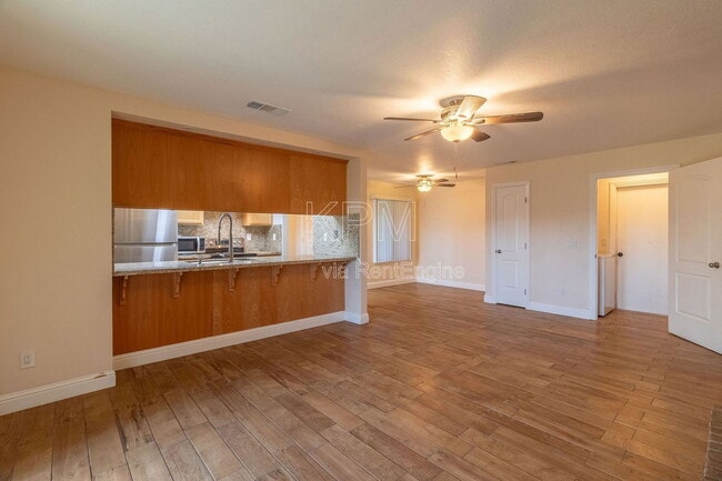 Building Photo - 2414 Shropshire Dr