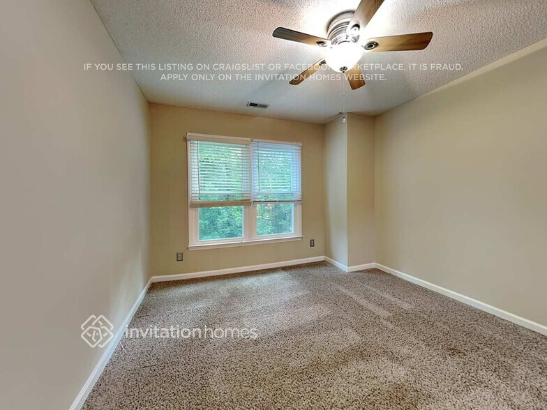 Building Photo - 6926 Wolf Run Dr