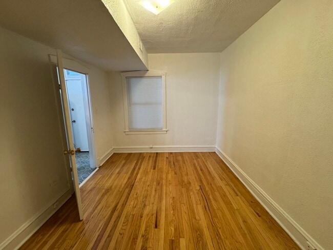 Building Photo - 5438 W Potomac Ave