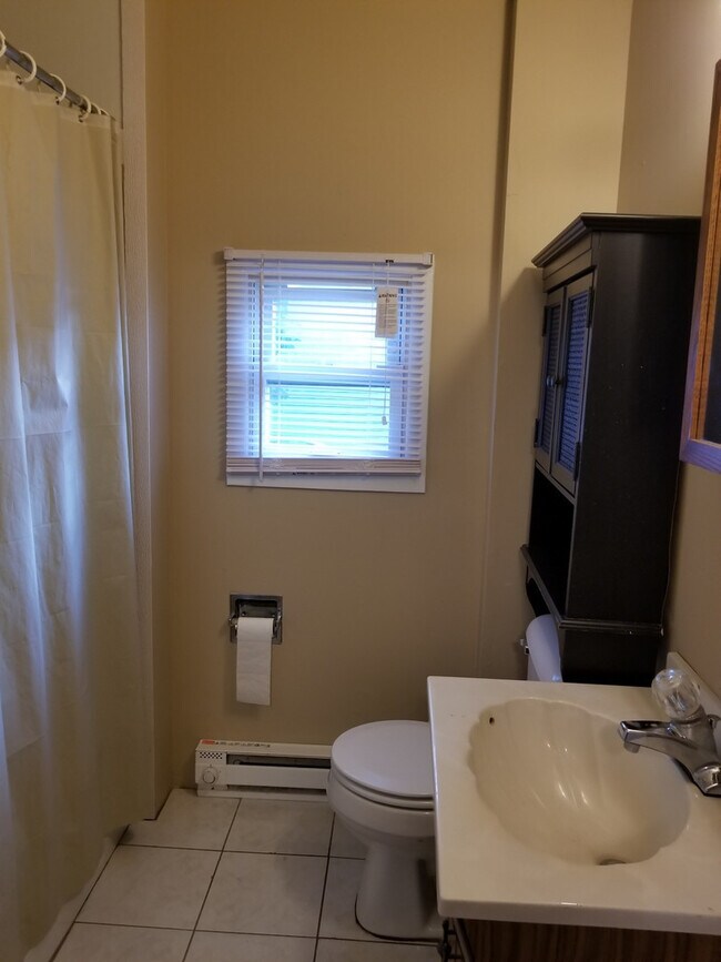 Building Photo - 1 Bedroom Ranch with Den