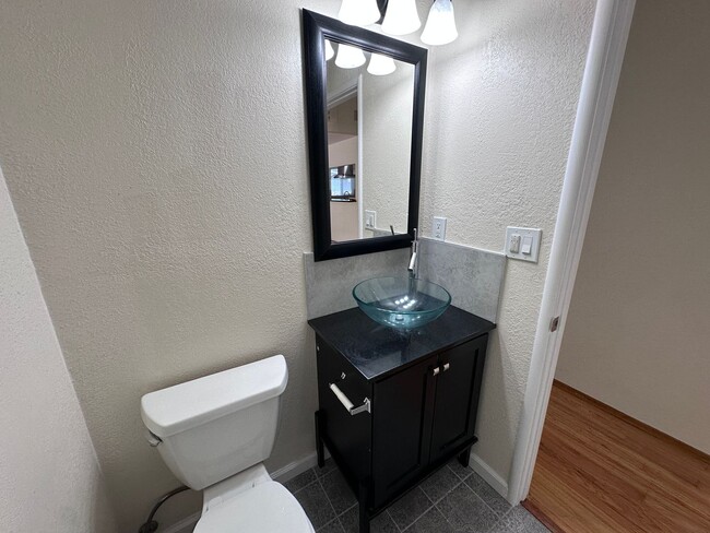 Building Photo - LARGE YARD, 3/2, Remodeled, AC, Cat Friend...
