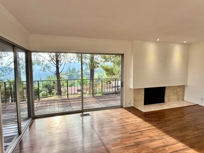 Building Photo - 490 Starlight Crest Dr