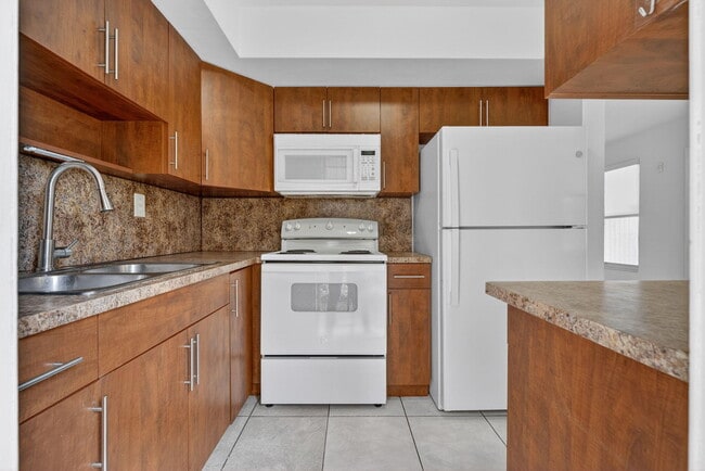 Building Photo - 540 NE 58th St