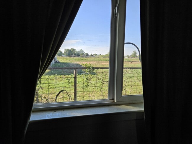 Building Photo - 1207 E County Rd 128