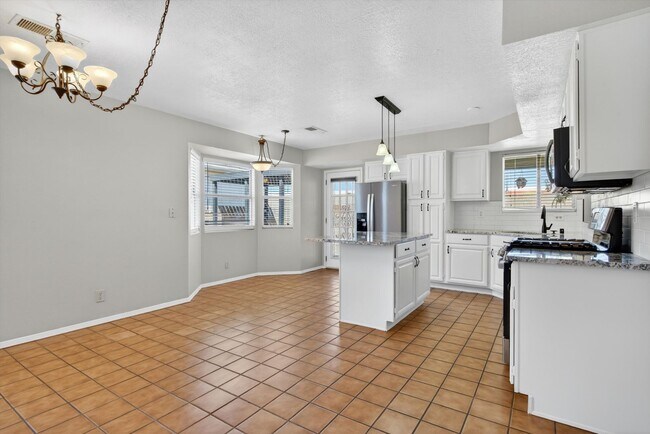Building Photo - 2413 Agua Fria Dr NE