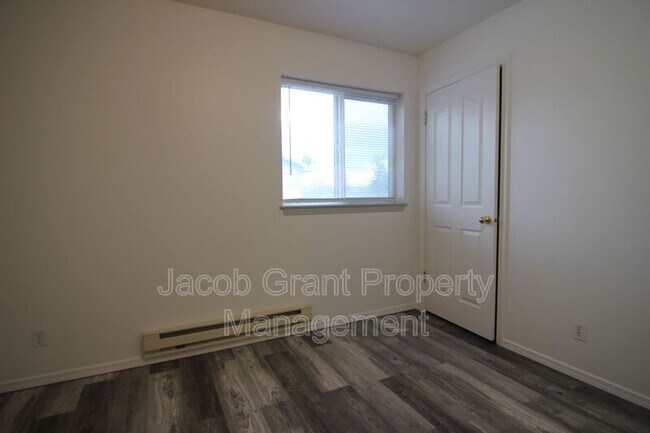 Building Photo - 2102 Stace St