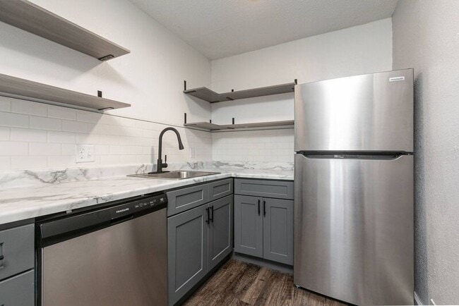 Building Photo - 1147 E Elm St