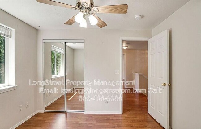 Building Photo - 332 NE Carmen Pl