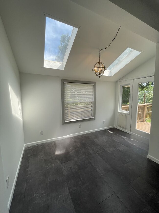 Building Photo - $1975 FOR RENT - SINGLE UPDATED FAMILY HOU...