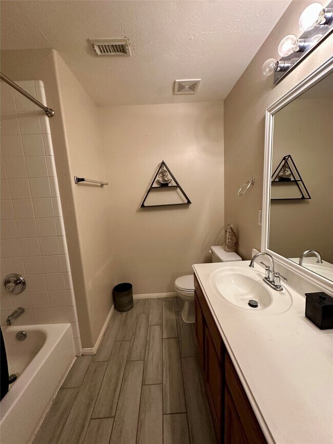 Building Photo - 9102 Rolling Rapids Rd