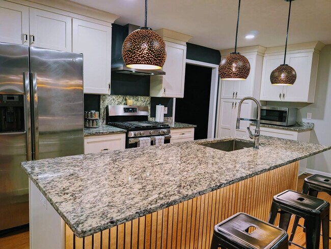 Building Photo - 469 Holt Rd NE