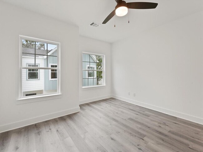 Building Photo - 4028 Northfield Ln