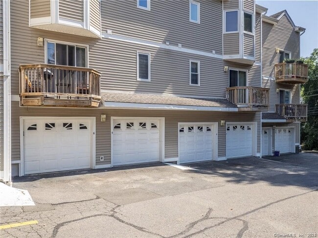 Building Photo - 63 Glenrock