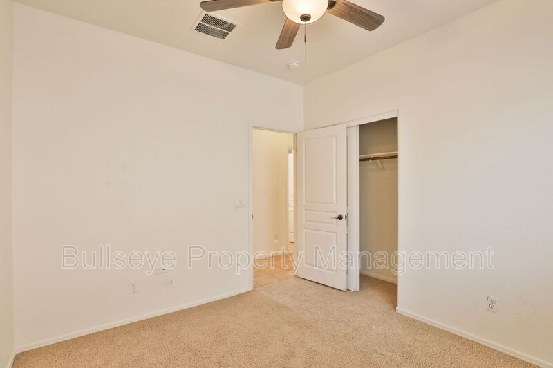 Building Photo - 11547 E Sylvan Ave