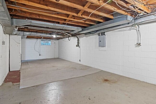 Building Photo - Sweet Warfleigh Home 3 Bedroom 2.5 bath Motivated To Rent!