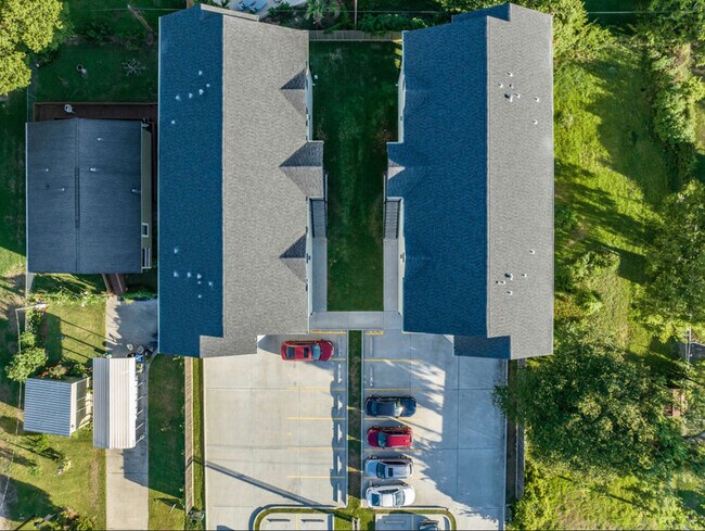 Building Photo - 142 W 5th St