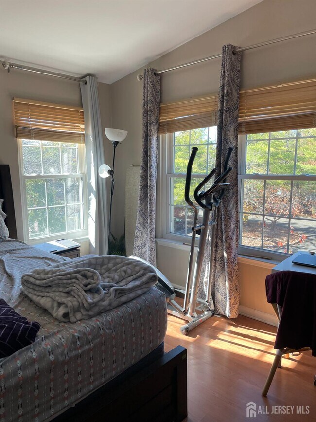 Building Photo - 5192 Beech Ct