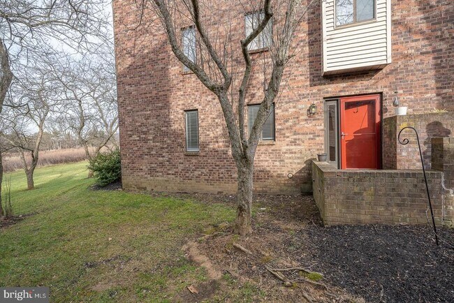 Building Photo - 504 Mountainview Dr