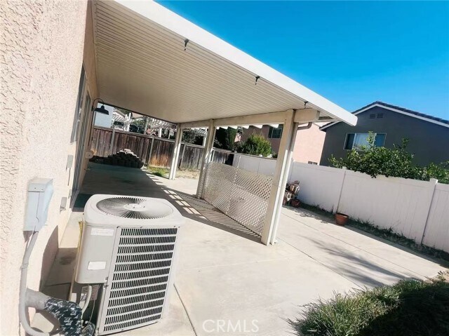 Building Photo - 15865 Flamingo Dr