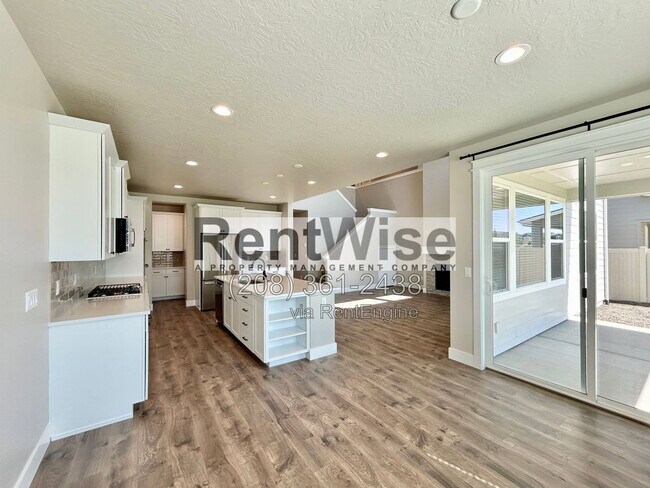 Building Photo - 5845 W Sprig Dr