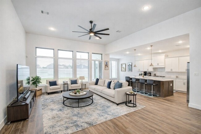 Building Photo - 3011 Hbr Spg Wy