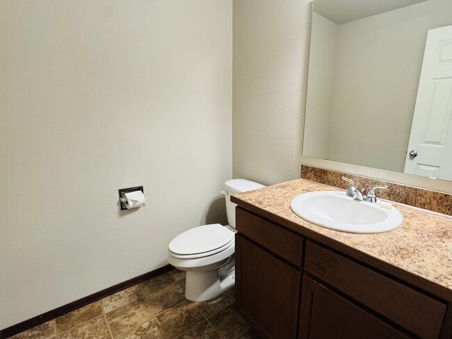 Building Photo - 3 Bed, 2.5 Bath PLUS Bonus Room
