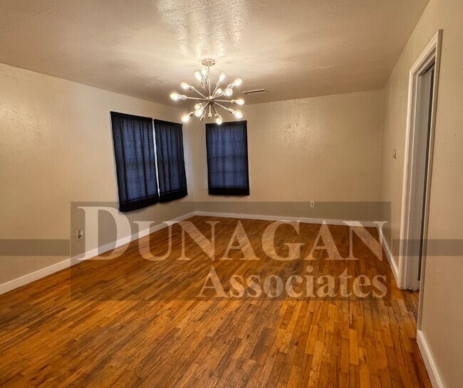 Building Photo - 3 bedroom 1 bath home with updates!
