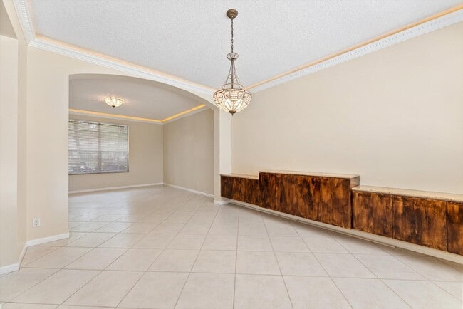 Building Photo - 12348 Clearfalls Dr