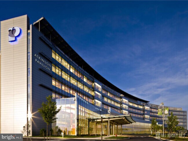 Building Photo - 2217 Sayre Dr