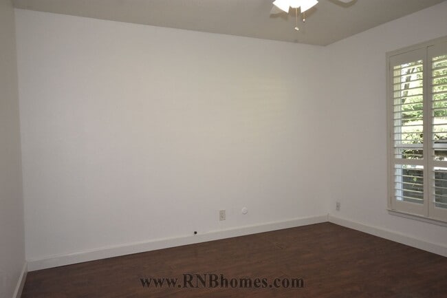 Building Photo - 415 Sutton Pl